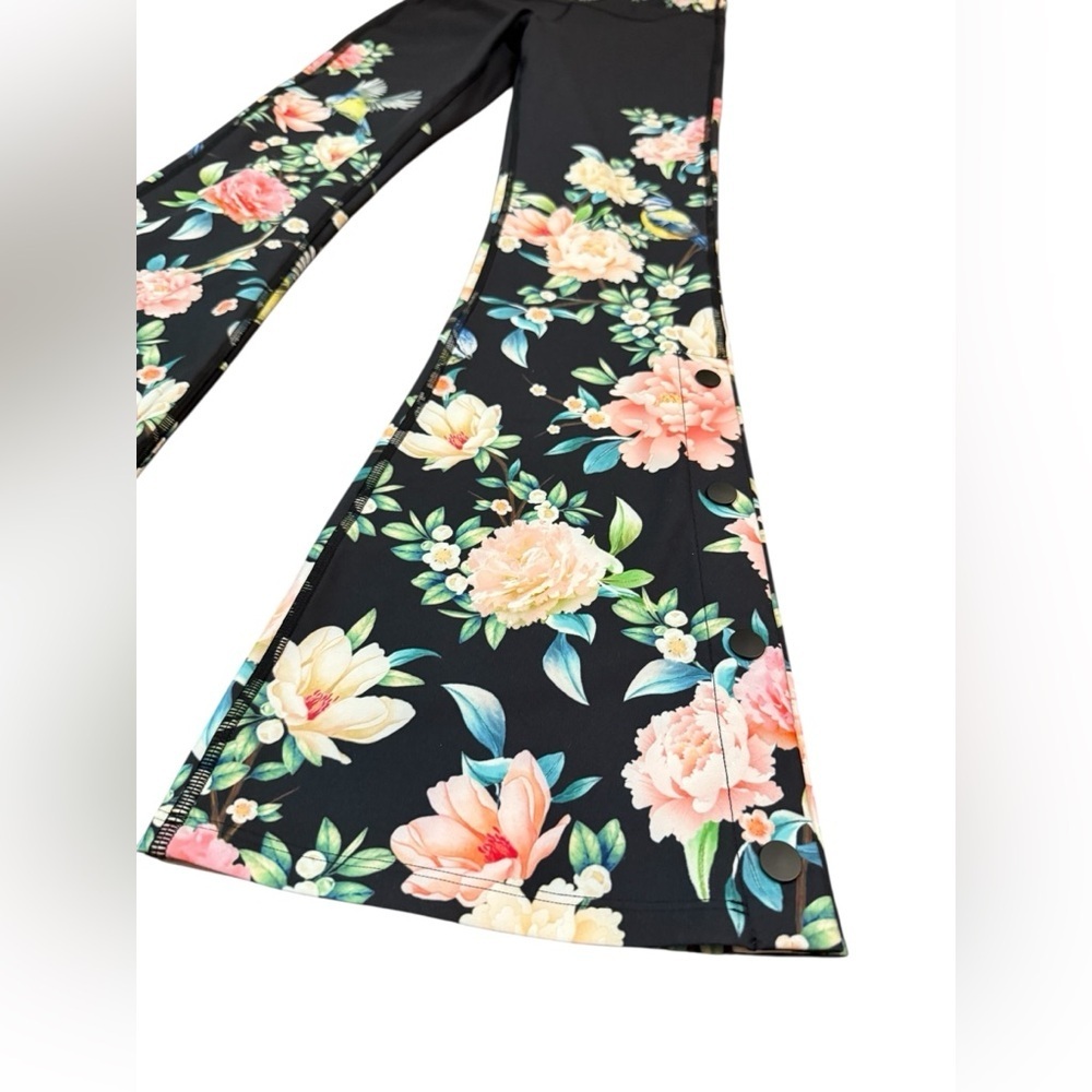 Johnny Was Black Floral Leggings - Picture 5 of 13